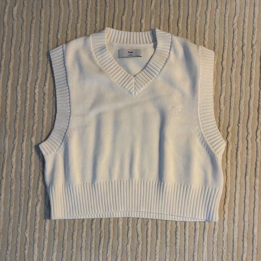Aritzia TNA White Sleeveless Cropped Sweater Vest